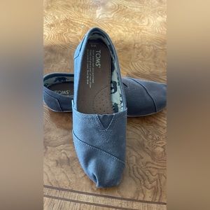 NWOT Tom’s shoes